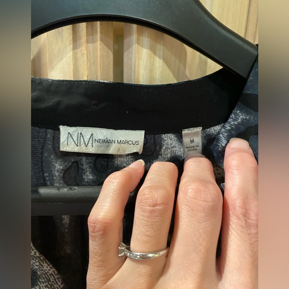 Neiman Marcus leopard print blouse top GUC. Size Med. Popular print this fall! - Picture 3 of 8